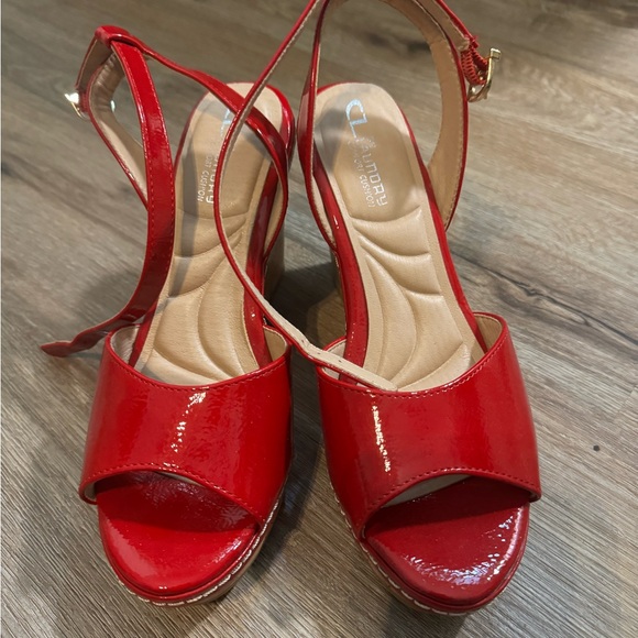 Red wedge - Picture 2 of 5